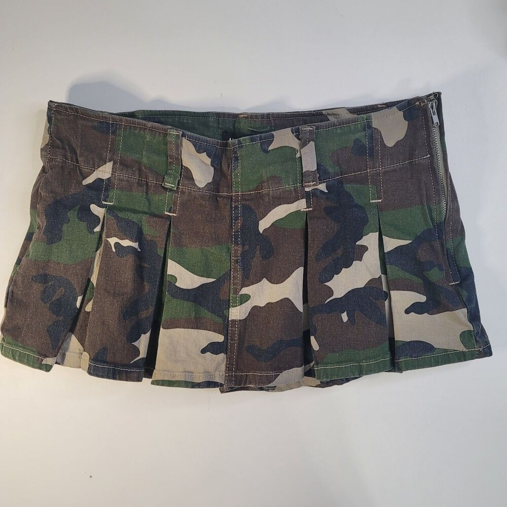 Almost Famous Micro Mini Skirt Skort Women's Size L Camo Pleated Denim grunge